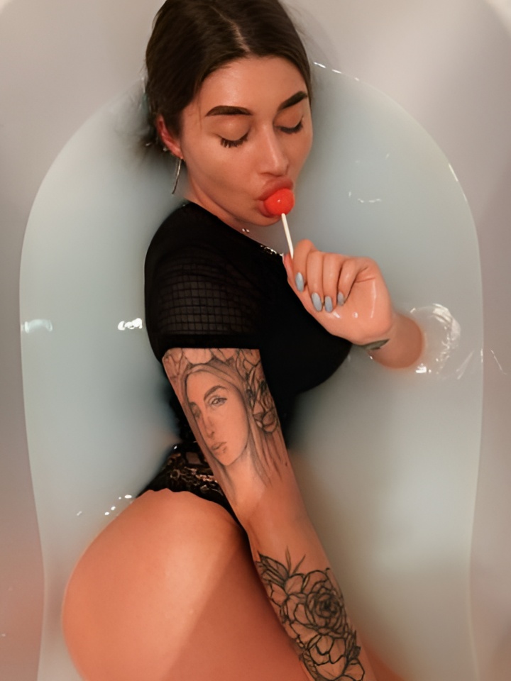 Зиглинда привлекальеная девушка из Михайловки цена от 2000 руб