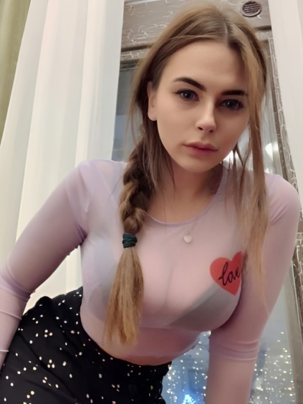 Агата привлекательная девушка из Михайловки цена от 5000 руб