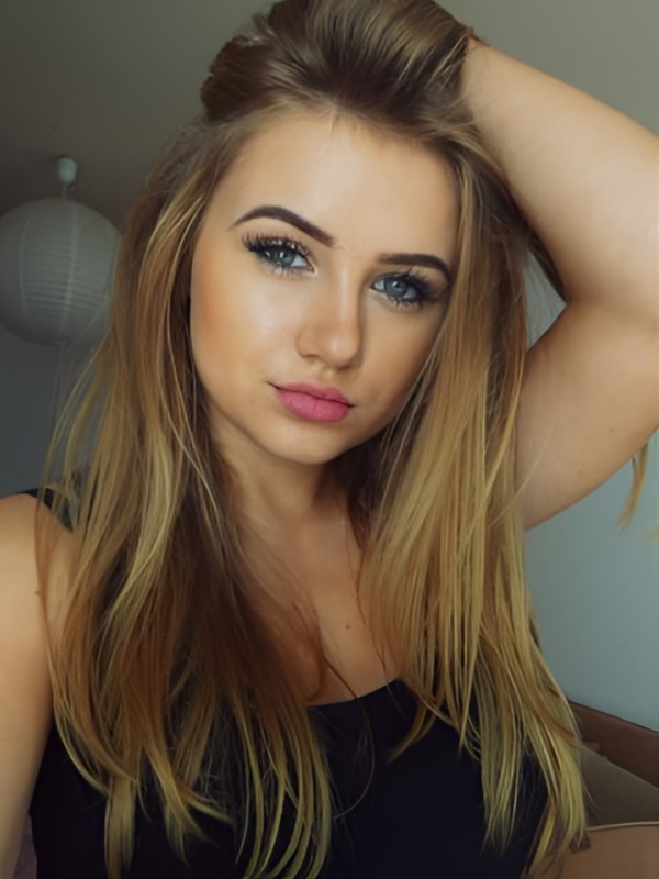 Рада привлекательная девушка из Михайловки цена от 4000 руб